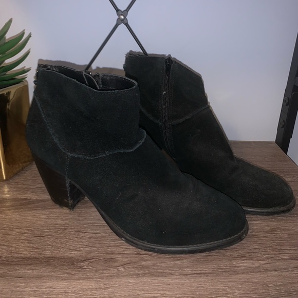 Steve Madden low suede block heel bootie - Picture 1 of 4